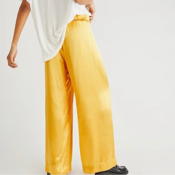 Free People Good Days Satin Wide Leg Trousers in Golden Glow Size Small EUC - Picture 3 of 4